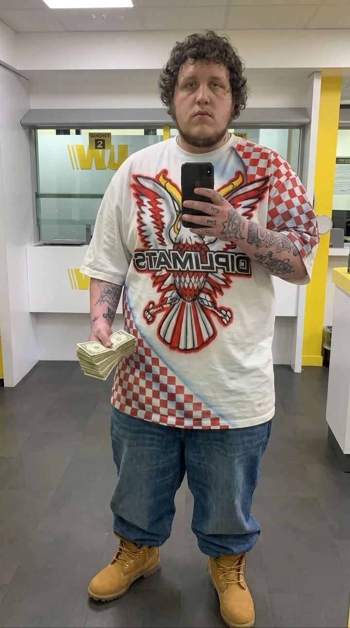 mirror selfie holding a stack of cash